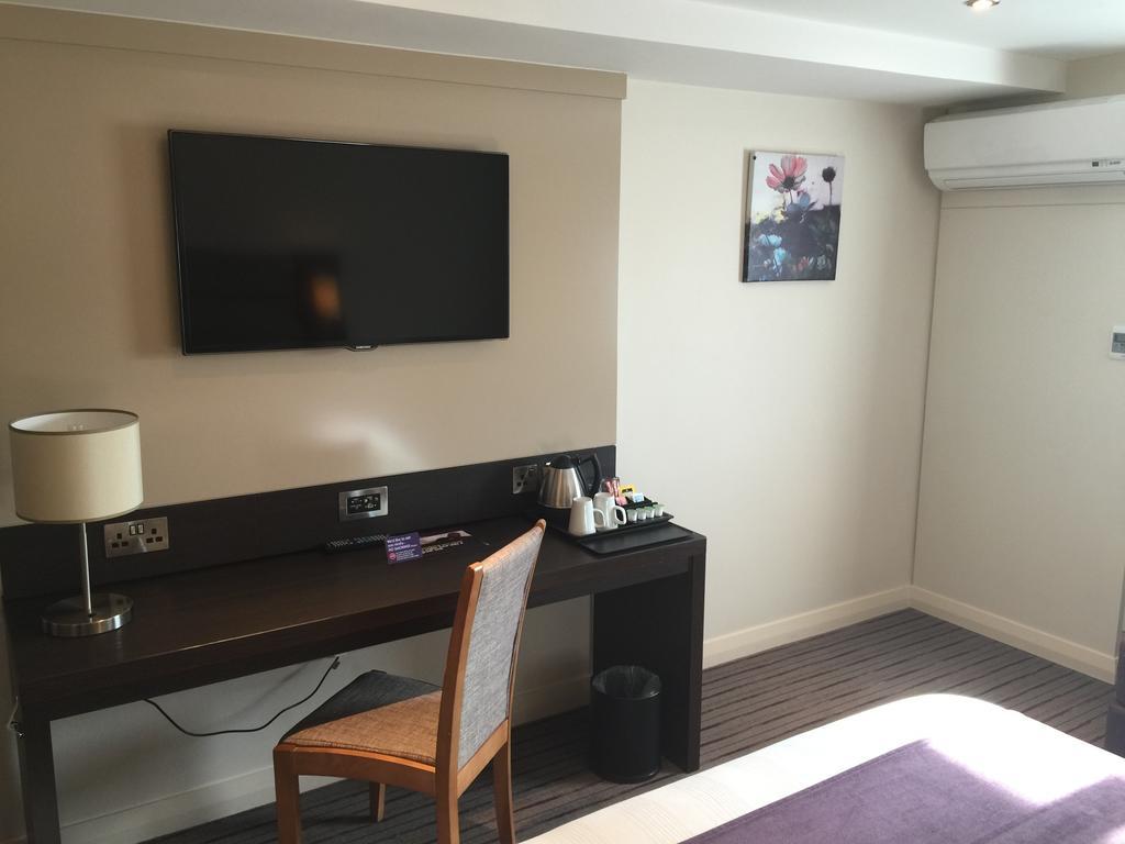 Premier Inn London Wimbledon South Room photo